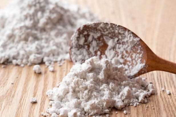 Farine sans gluten en gros plan sur une cuillère en bois - Gojo